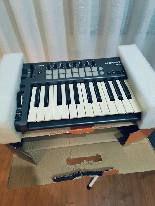 Controlador midi novation
