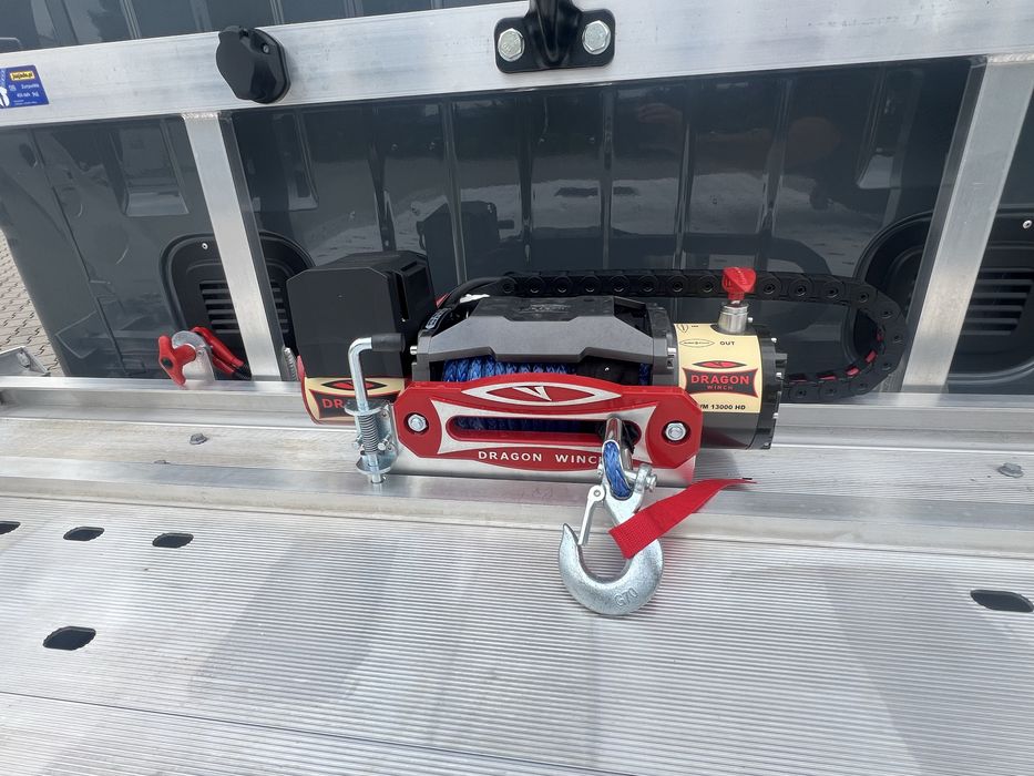 Autolaweta ladowność 1950 kg PPP wynajem laweta  kat. B wypożyczalnia