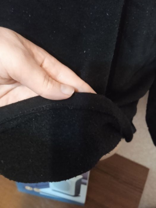 Тепла чорна кофта з начосом рукава ажурні