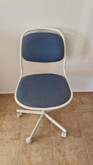 Cadeira de Quarto - Azul e Branca - IKEA