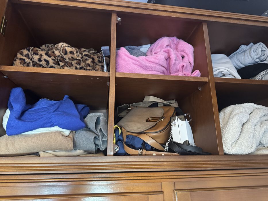 Roupero 3 portas de abrir com espelho e maleiro