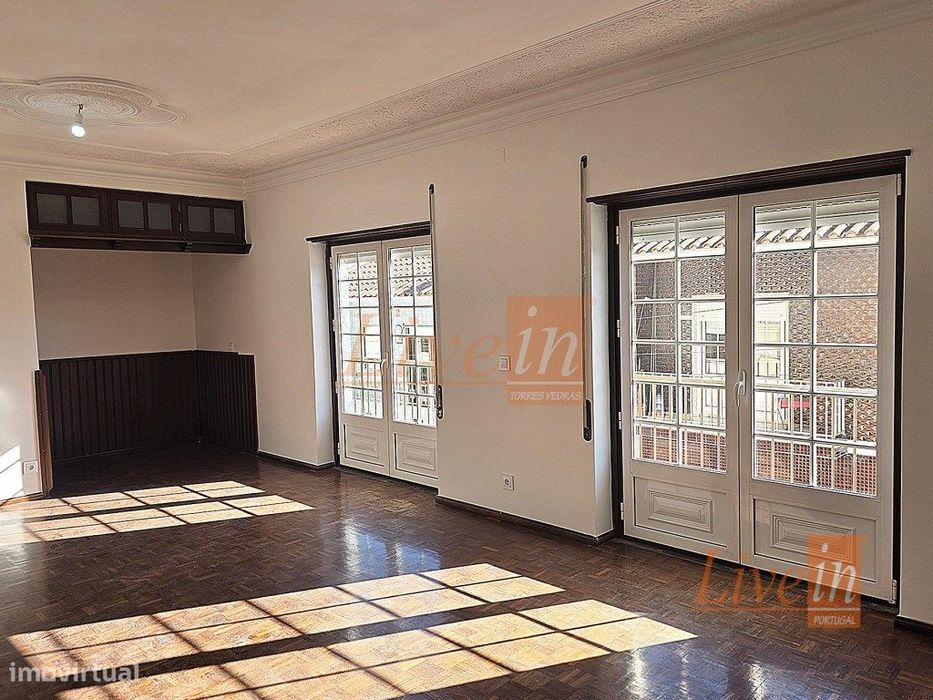 Moradia T4 de 3 Pisos à Venda no Bombarral