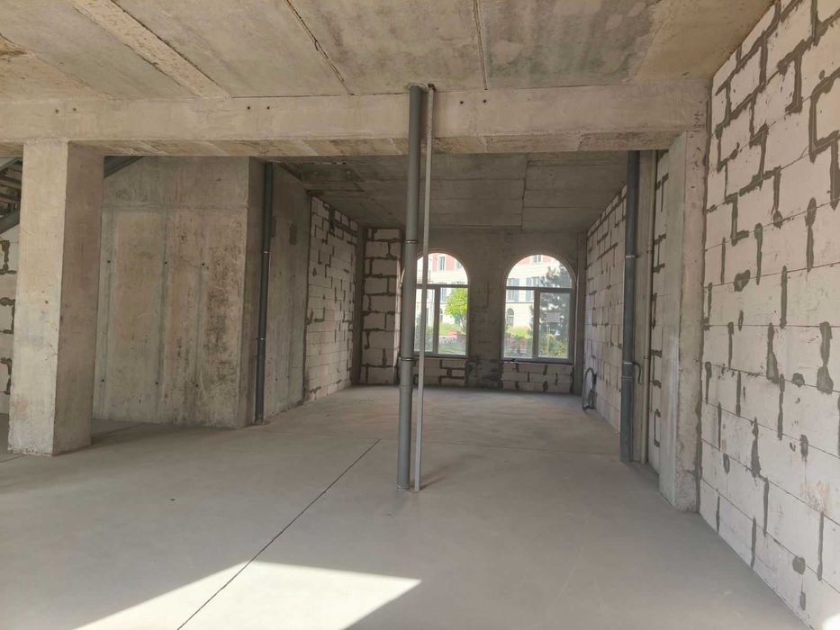 Продам  фасадное помещение на Таирово в ЖК Виа Рома.  1L21