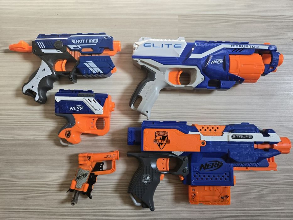 Kolekcja Nerf + 150 strzałek gratis, Nerf Elite Disruptor, Nerf Elite Stryfe, Nerf N-Strike Jolt, Nerf N-Strike Reflex IX-1 i pistolet Hot Fire
