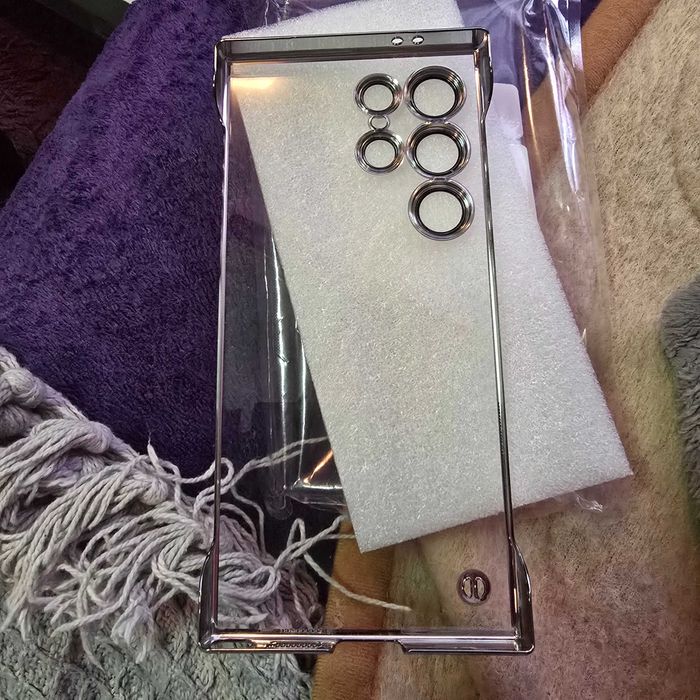 Etui twarde na Samsung S24 Ultra. Plecki przezroczysto srebrne. Nowe