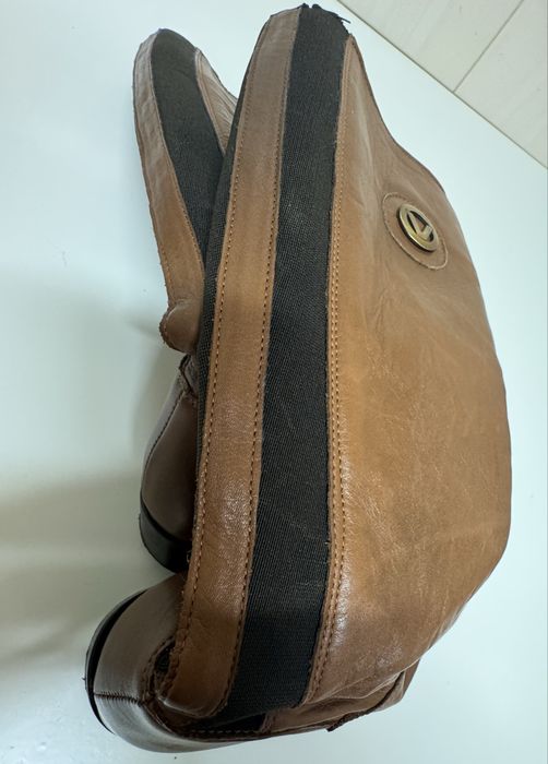 Bota castanha cano alto