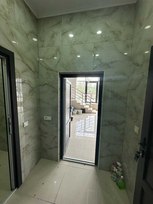 Продається 4 поверхова комерційна споруда в с. Бедевля