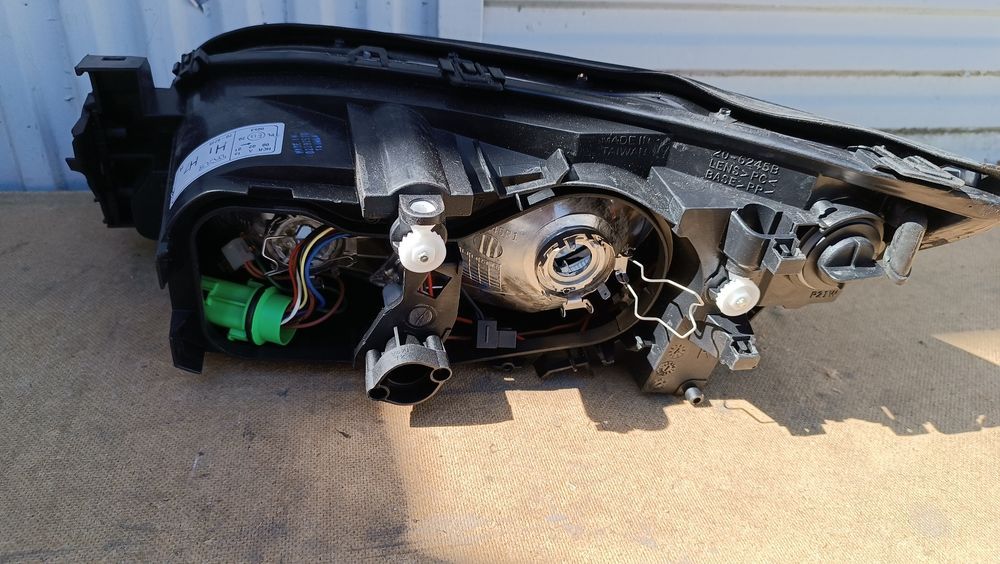 Vendo farol direito de Ford Mondeo ano 1997