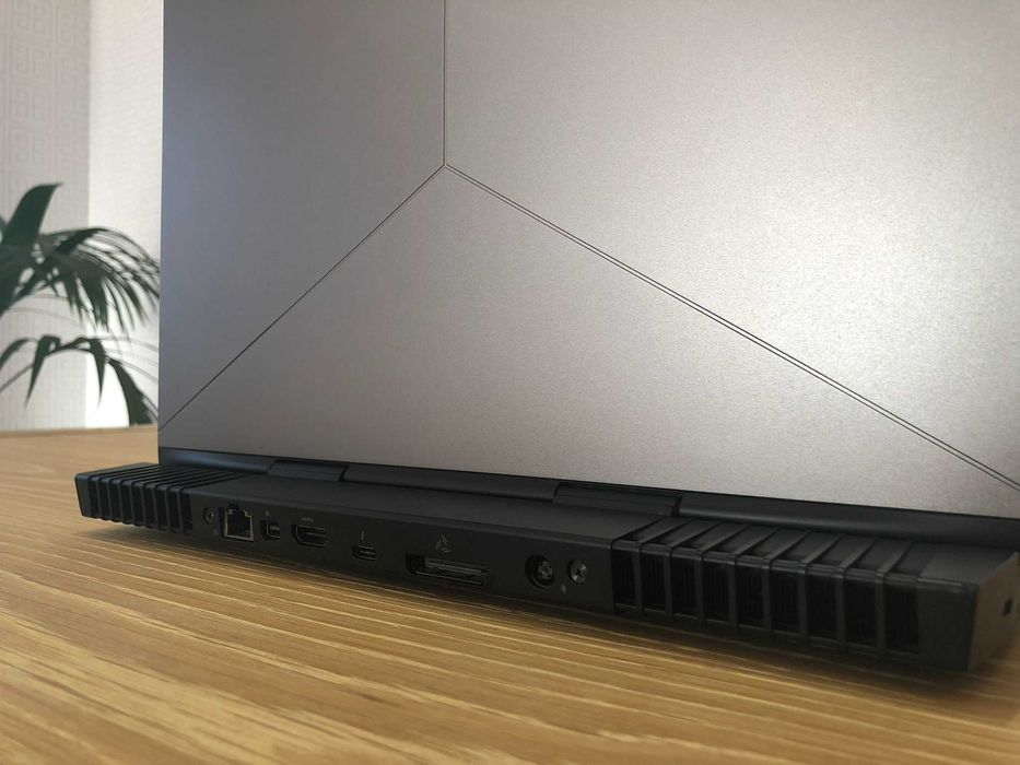 Alienware 13 R3 Gtx1060, OLED Touchscreen.64751884225153124