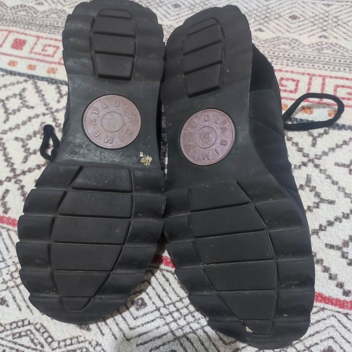 Tênis pretos Bimba y Lola