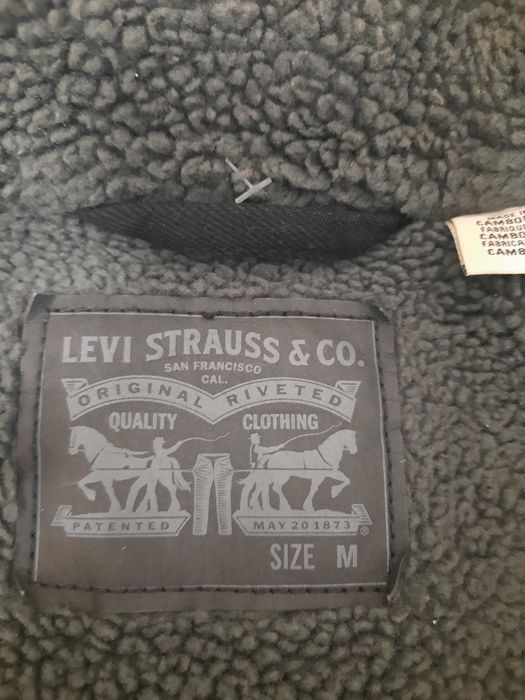 Куртка Levi's  M розмір