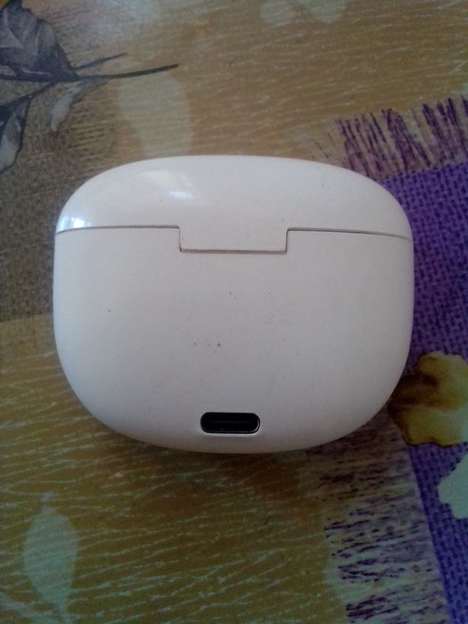 Кейсы для наушников