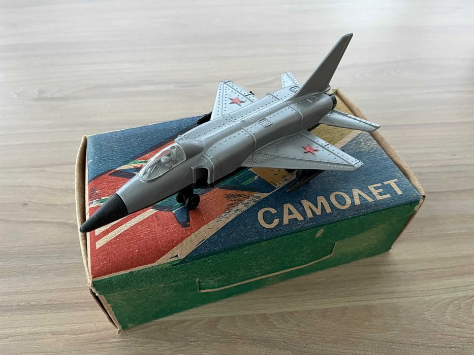 Самолет истребитель СССР новый с коробкой
