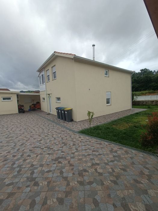 Moradia independente T3 com jardim e deck