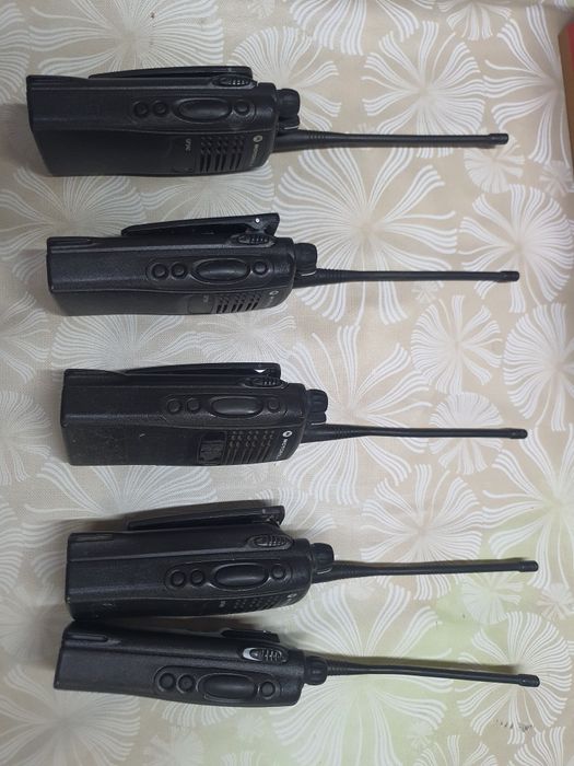 5 radios Motorola de UHF