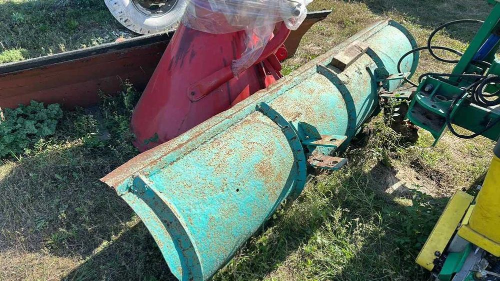 Ковш причіпний зеленого кольору