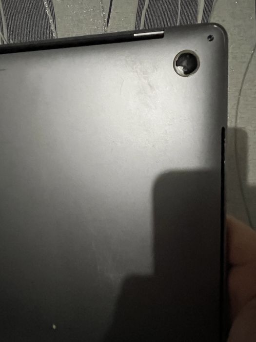 MacBook Pro 15” 2017 / i7 2.8GHz / 16GB RAM / Radeon Pro 560 / гарний стан