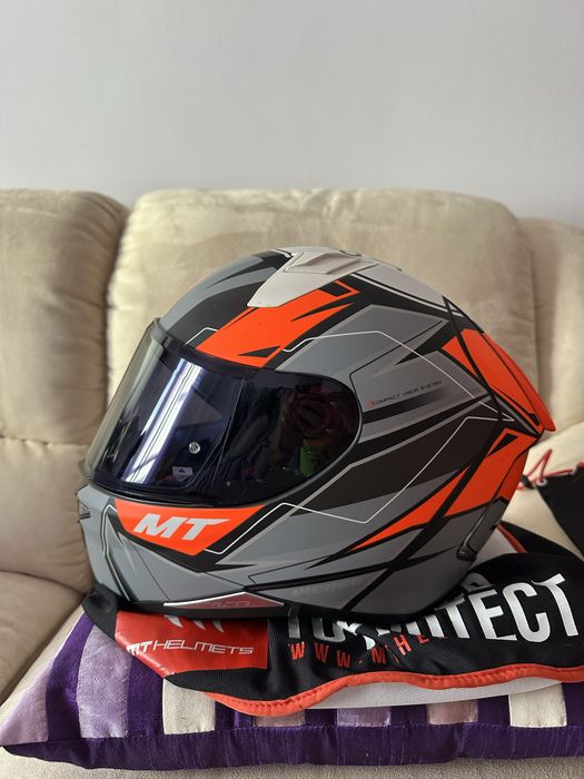 Vendo 2 capacetes MT Helmets Javi Vierge