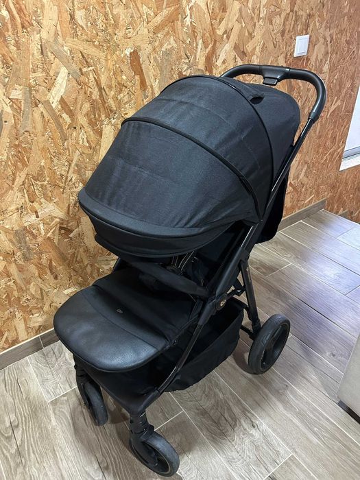 Carinho de bebê passeio