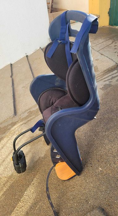 Cadeira para bicicleta para transporte de crianças.