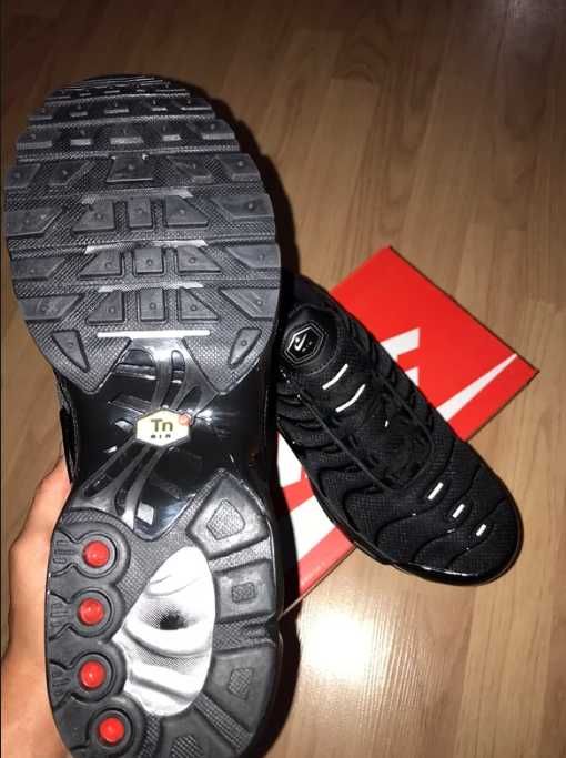 Butymęskie_NikeAirMaxTN_czarny Glany rozmiar.37.5