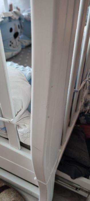 Дитяче ліжко  з матрасиком і подушками .

Термі