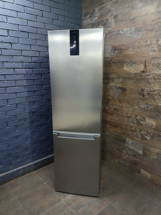 Холодильник Indesit Li7s1w  в новому стані , є доставка