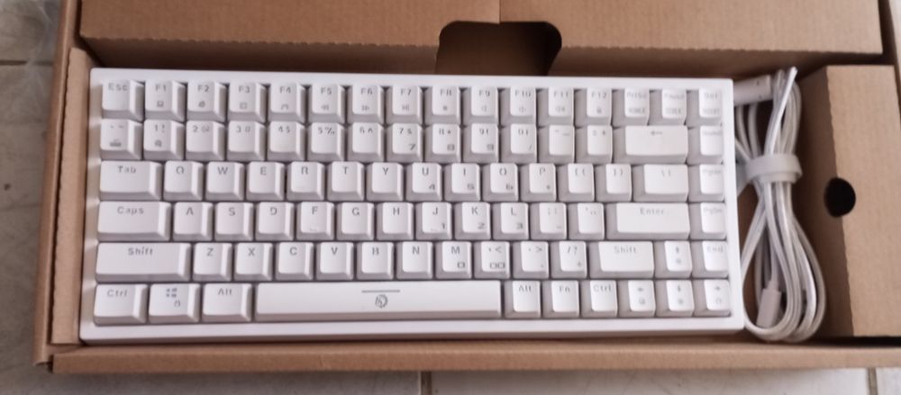 Lote de teclados mecânicos