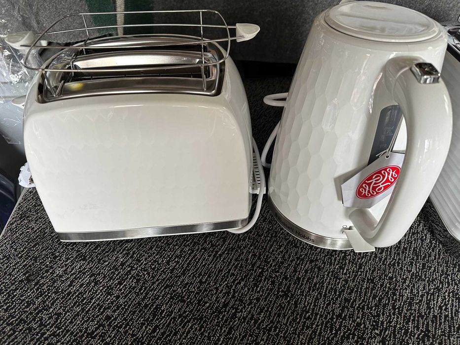 Електрочайник  з тостером Russell Hobbs Inspire