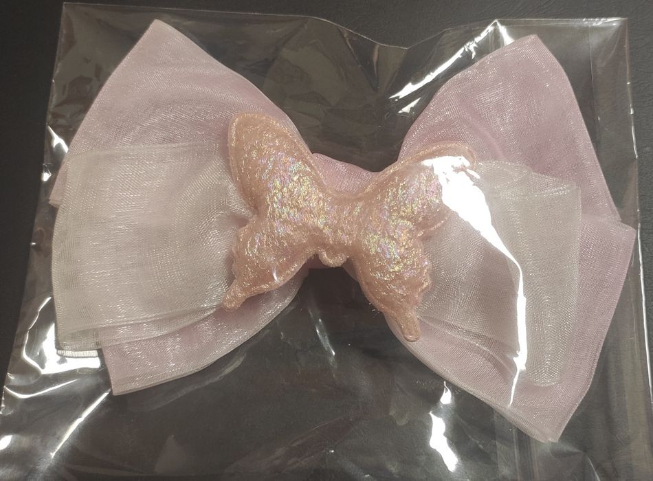 Gancho de cabelo com laço e borboleta