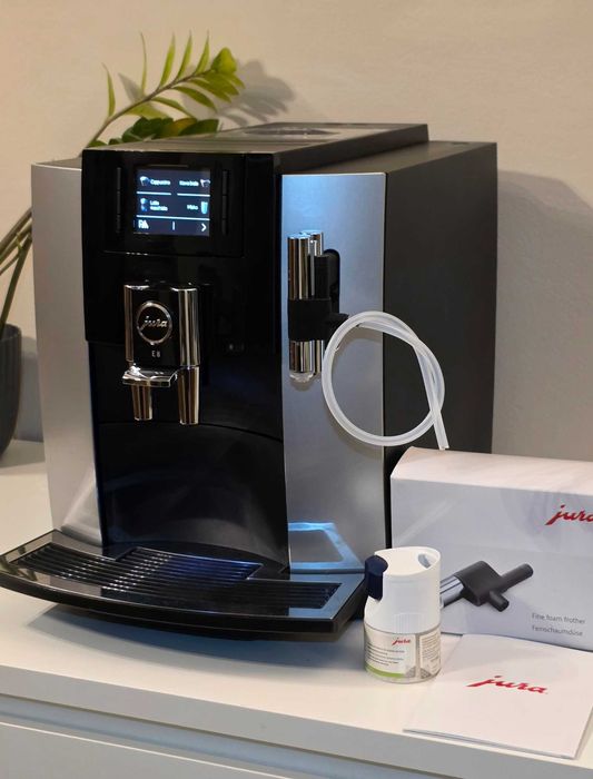 Ekspres JURA E8 srebrny, AROMA, P.E.P, niski przebieg 3970 kaw