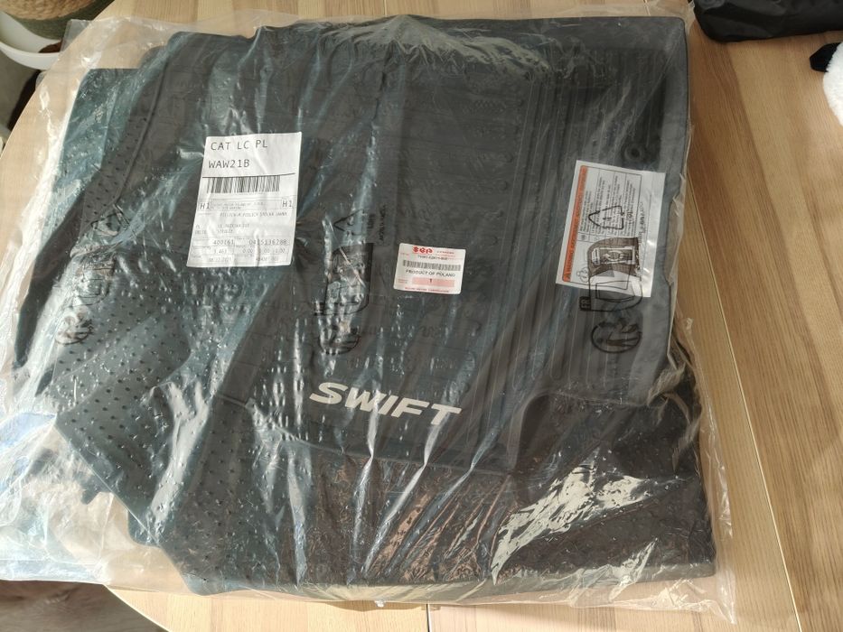 Dywaniki gumowe do Suzuki Swift mk8 nowe orginalne