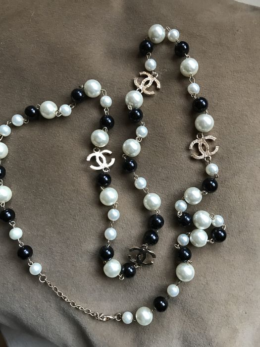 Naszyjnik długi perły sznur pereł czarno białe korale cc prezent