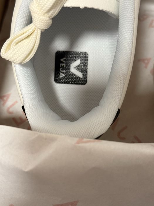 Tenis Veja Branco e Preto