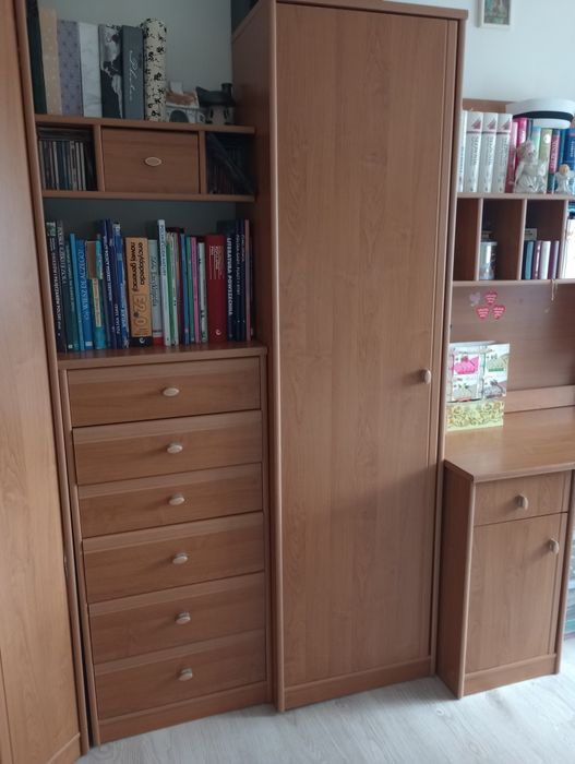 Zestaw mebli z szafą narożną i biurkiem