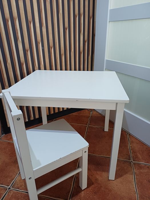 Krzesełko ze stolikiem
