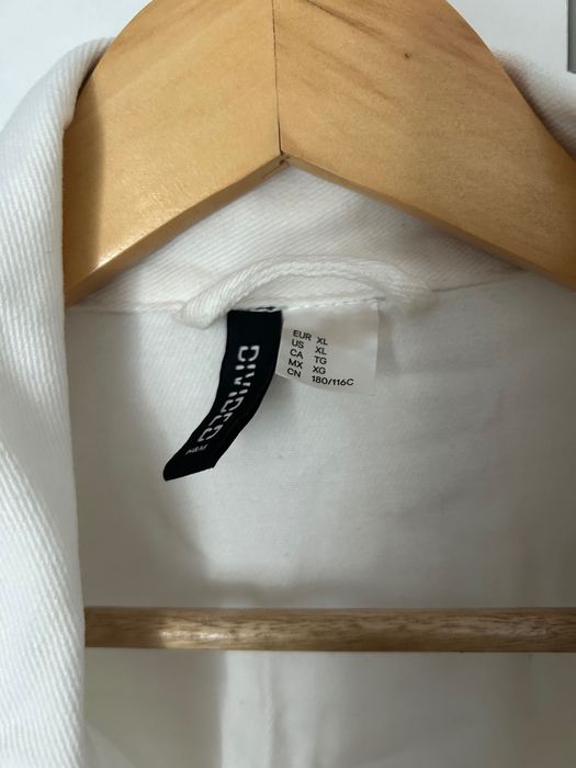 Біла куртка джинсова від H&M (DIVIDED)