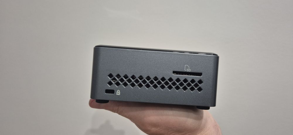 Intel NUC6CAYS Mini PC Celeron J3455 4GB RAM 128GB SSD WiFi Bluetooth HDMI VGA Windows 10 Home + zasilacz