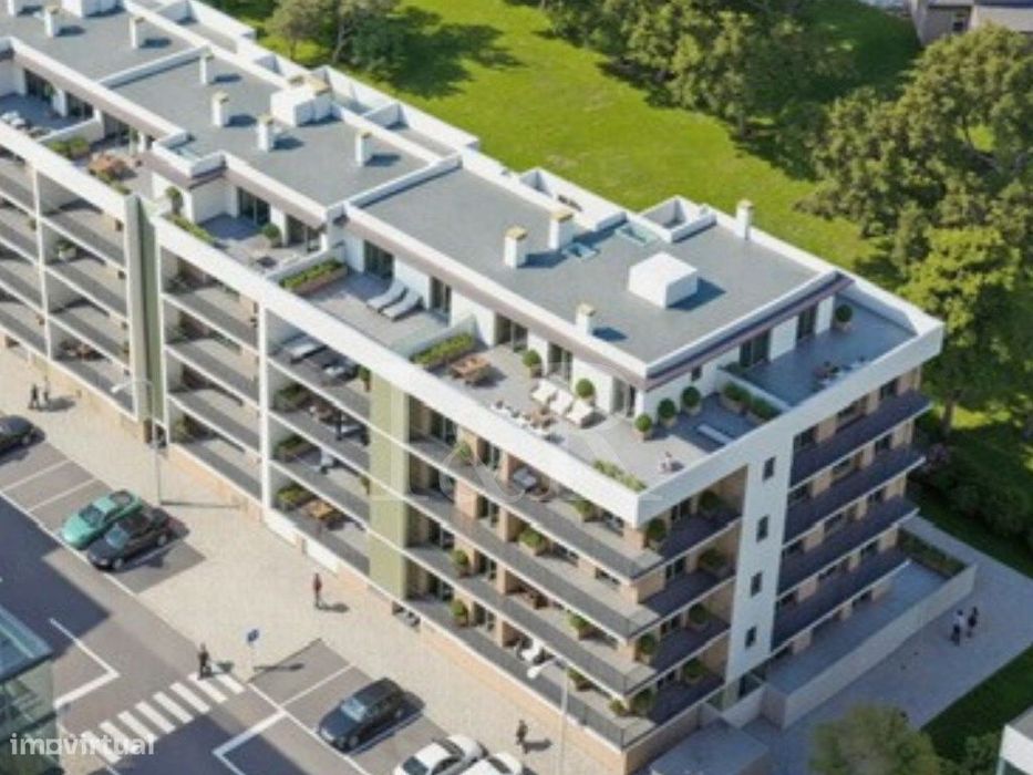 Apartamento duplex T2+1 com terraço e estacionamento, Montijo