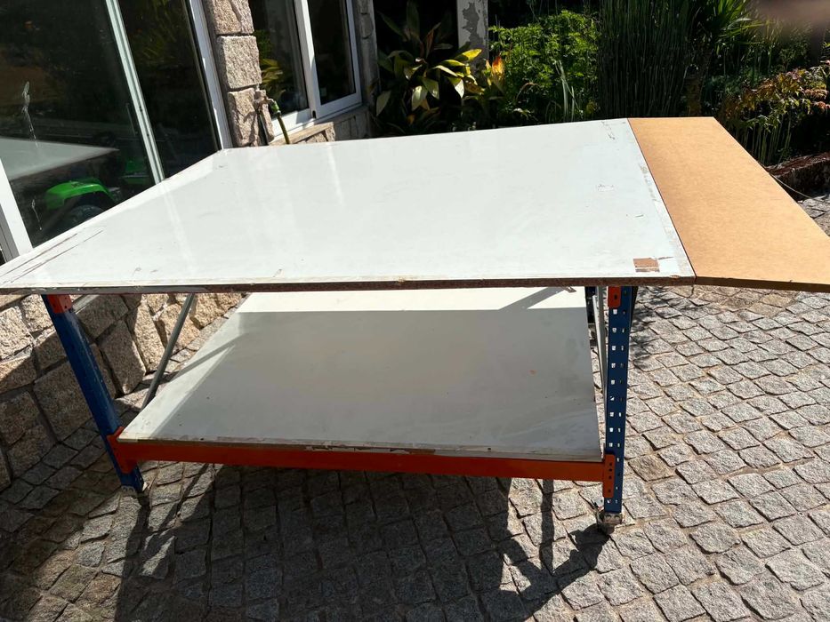 Mesa de apoio a indústria têxtil