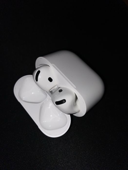 AirPods 4 нові (ще рік гарантії)