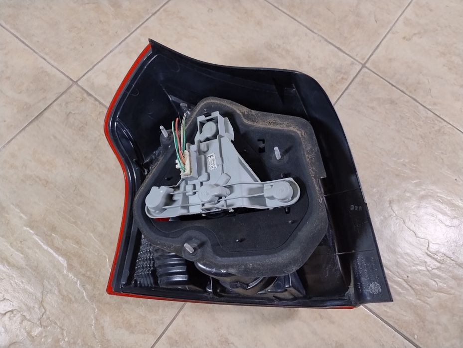 Toyota Corolla e12 HB 3D lampa prawy tył 04-06 lift wysyłka olx