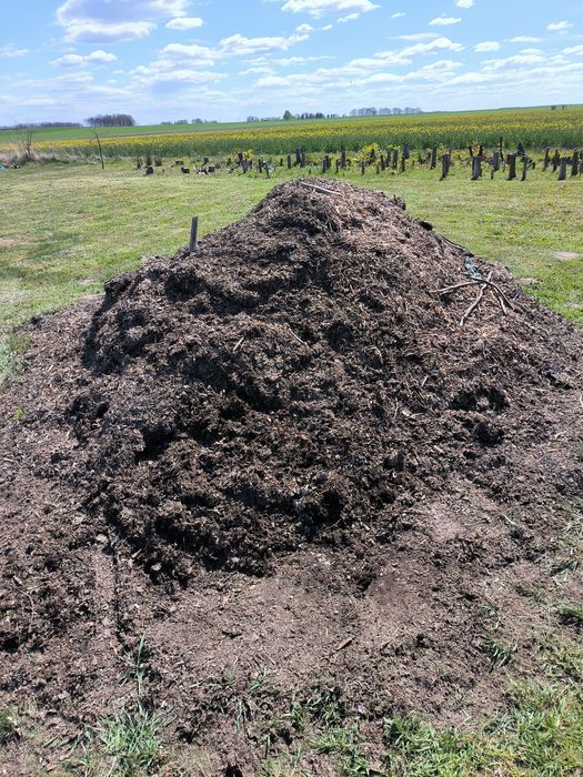 Kompost, zrębki, kora, podłoże do ogrodu