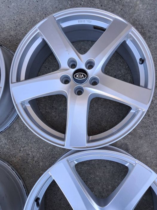 Диски 5 * 114.3 * R19 Alutec KIA HYUNDAI Toyota колісні диски 5 114.3 19 на різні моделі машин