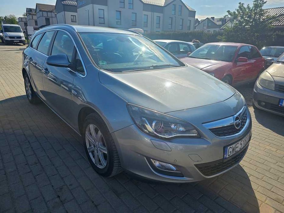 Opel Astra J 2011r/1.6 turbo benz/180KM/PT kwiecień 2027/automat/hak