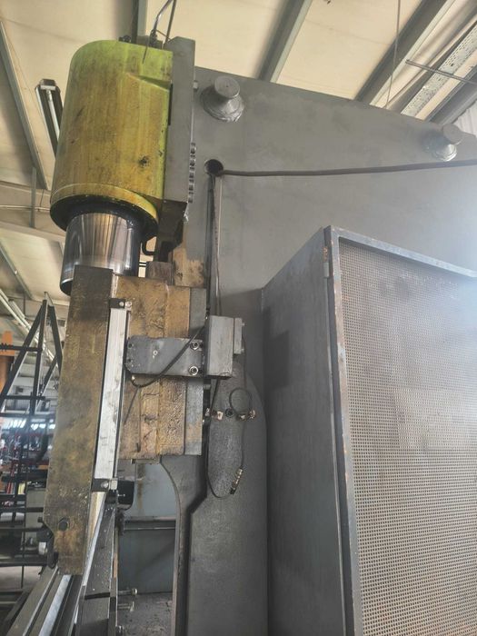 Prasa krawędziowa hydrauliczna SAFAN CNCK 300 × 4300 – 300 ton – 4,3 m – 1980 r.