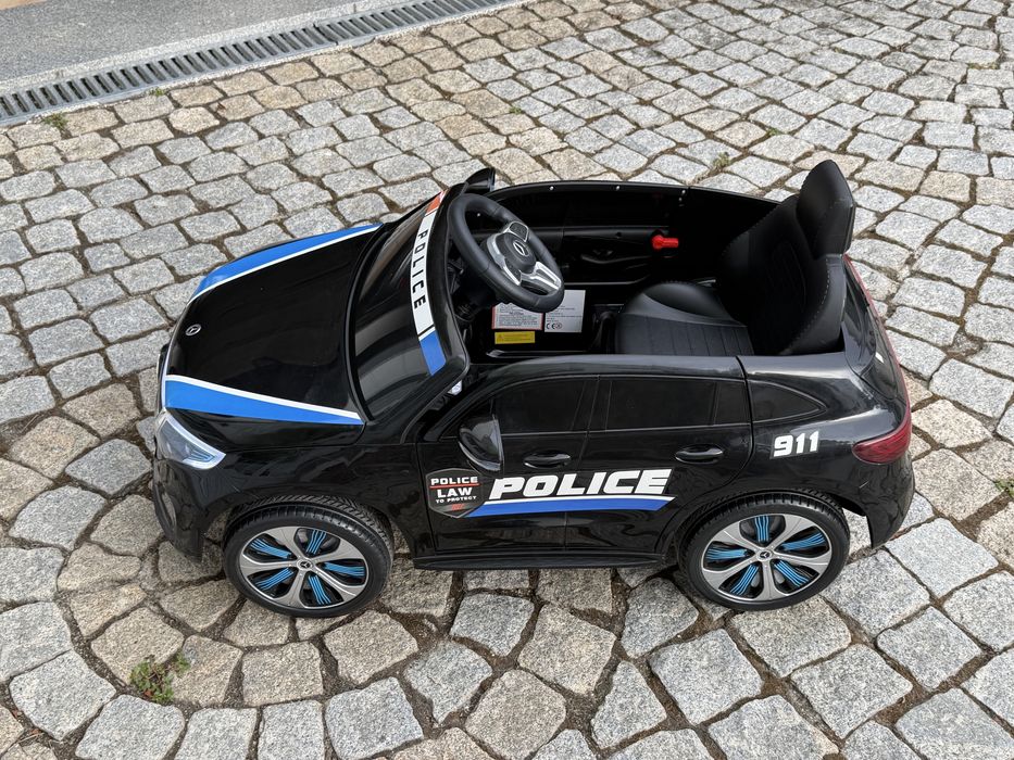 Mercedes EQC crianca elétrico