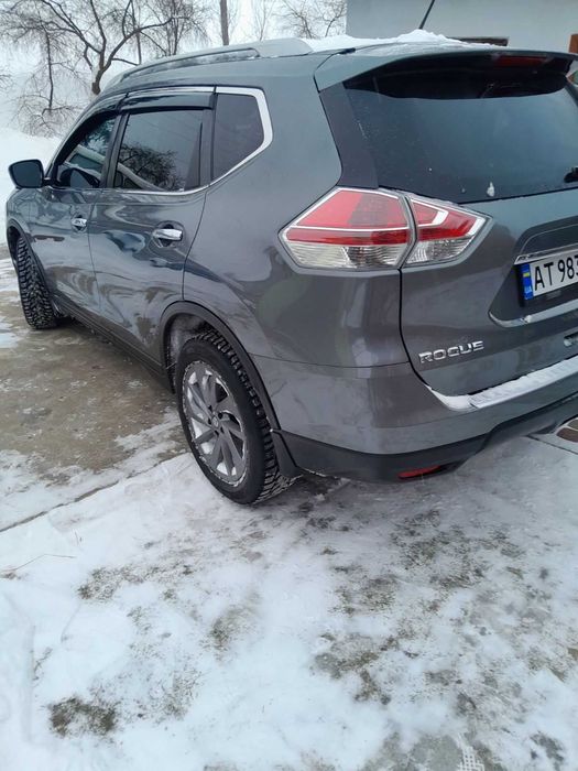 Nissan rogue 2016 року