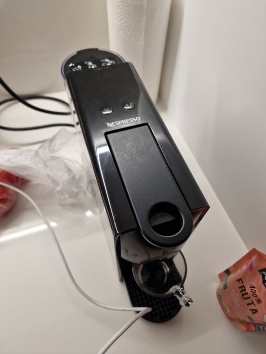 Máquina Café Nespresso Essenza Mini