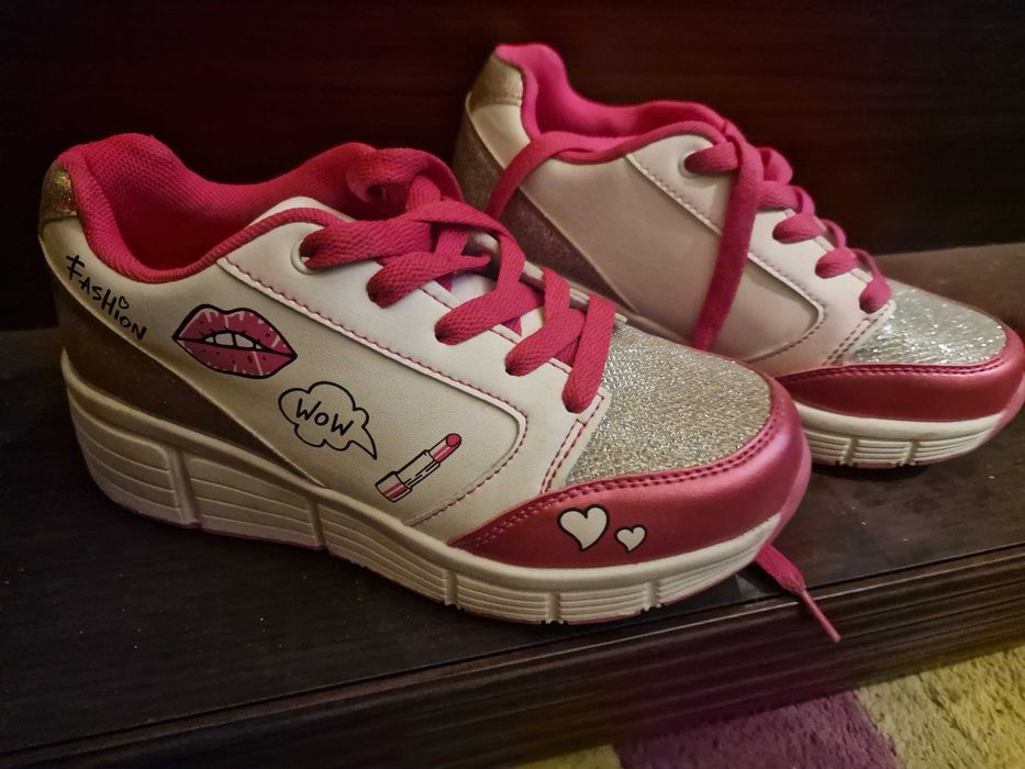 Buty z wysuwanymi  kółkami